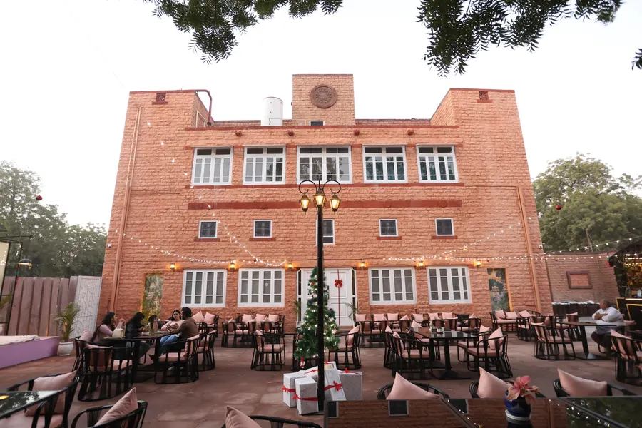 Best heritage luxury hotel courtyard in Ratanada Jodhpur near airport